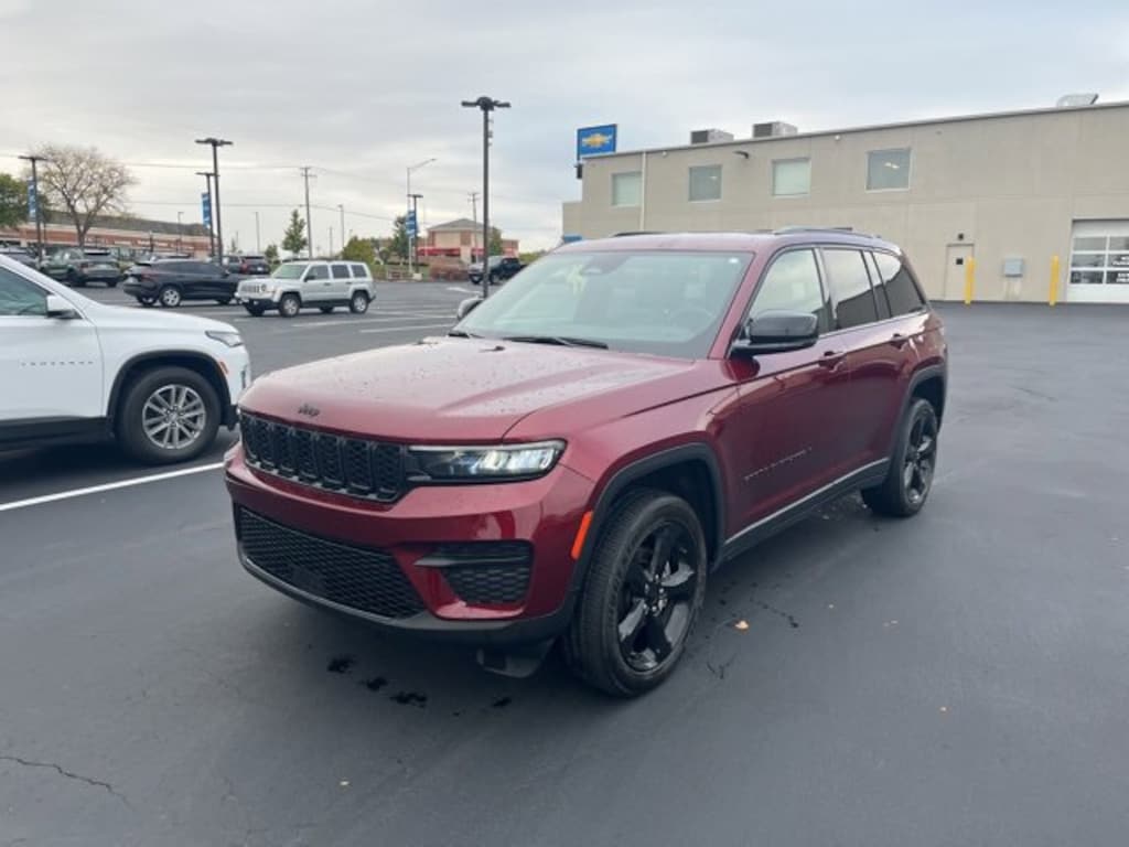 Used 2023 Jeep Grand Cherokee Altitude 4x4 SUV