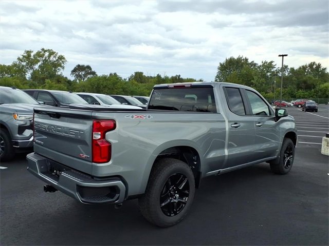 2026 Chevrolet Silverado 1500 RST photo 3