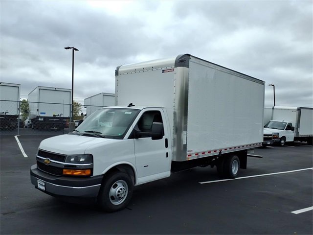 2025 Chevrolet Express 3500 Cutaway Van photo 4