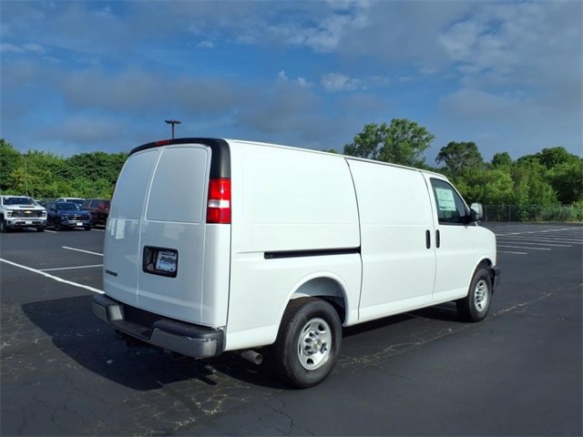 2025 Chevrolet Express Cargo 2500 Van photo 3