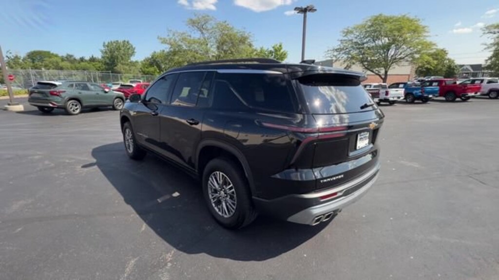 Used 2025 Chevrolet Traverse LT SUV