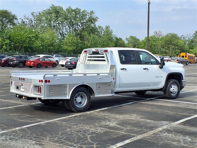 2025 Chevrolet Silverado 3500HD Work Truck photo 3
