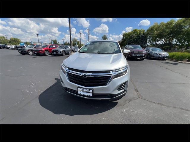 2022 Chevrolet Equinox LT photo 3