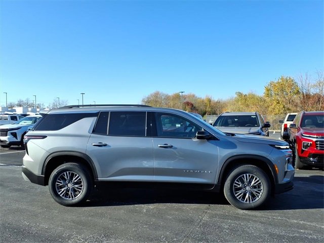 2026 Chevrolet Traverse photo 2