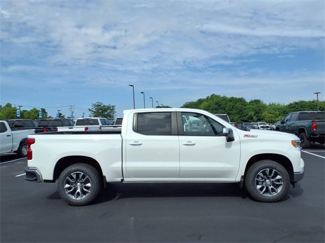 2026 Chevrolet Silverado 1500 LT photo 2
