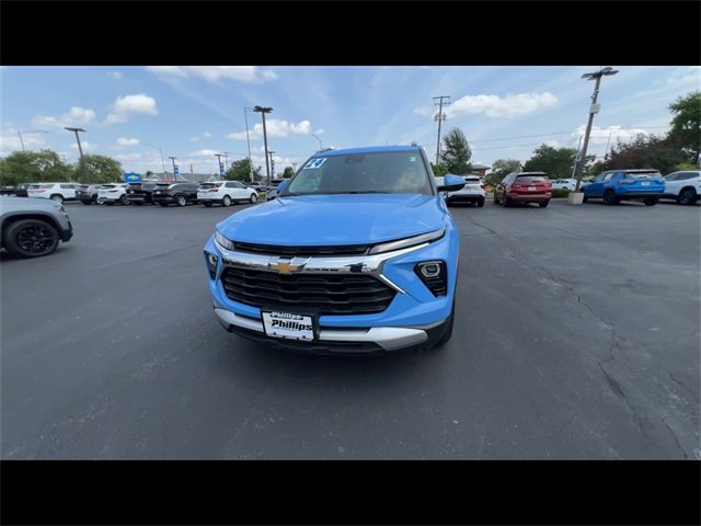 2024 Chevrolet Trailblazer LT photo 2