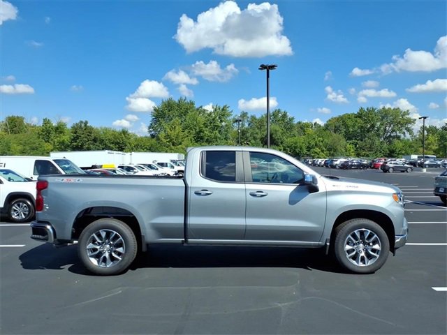 2026 Chevrolet Silverado 1500 LT photo 2