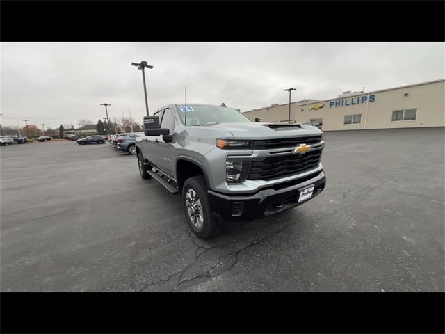 2024 Chevrolet Silverado 2500HD Custom photo 2
