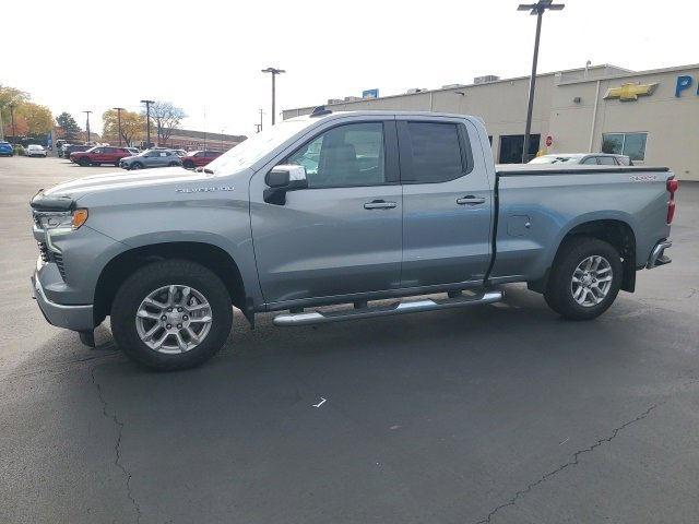 2023 Chevrolet Silverado 1500 LT photo 2