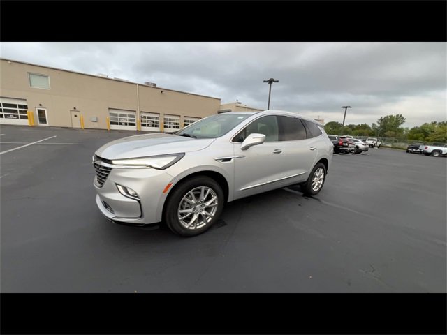 2022 Buick Enclave Essence photo 3