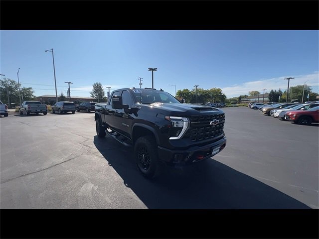 2024 Chevrolet Silverado 2500HD ZR2 photo 2