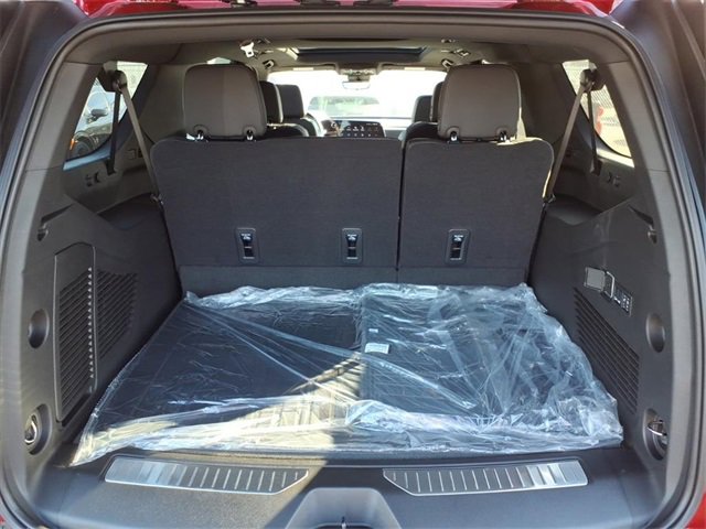 2026 Chevrolet Suburban High Country photo 4