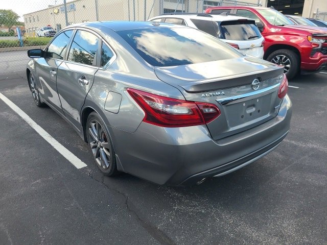 Used 2018 Nissan Altima SR with VIN 1N4AL3AP0JC477705 for sale in Frankfort, IL