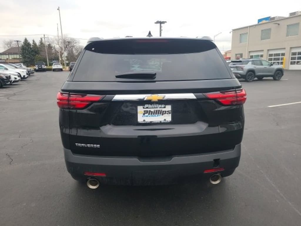 Used 2023 Chevrolet Traverse LS SUV