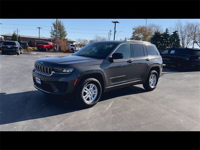 2025 Jeep Grand Cherokee Laredo photo 4