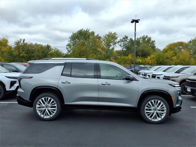 2026 Chevrolet Traverse High Country photo 2