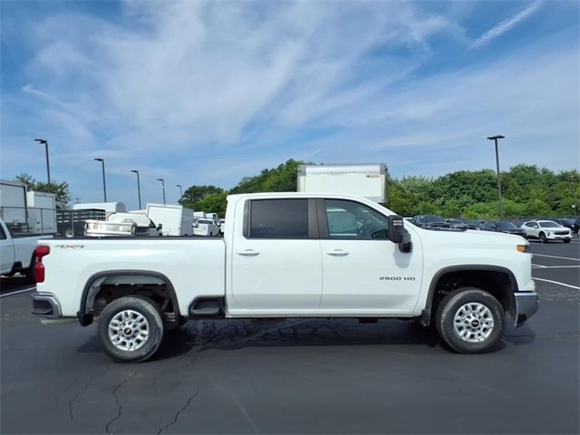 2025 Chevrolet Silverado 2500HD LT photo 2