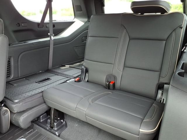 2026 Chevrolet Suburban Premier - Photo 11