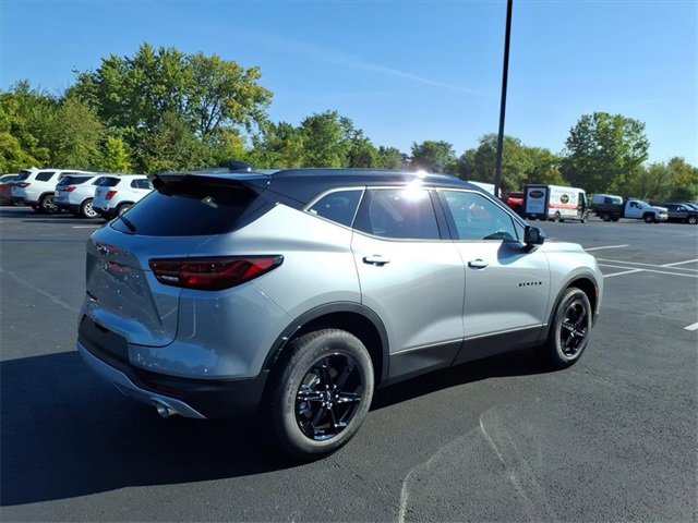 2025 Chevrolet Blazer 2LT photo 2