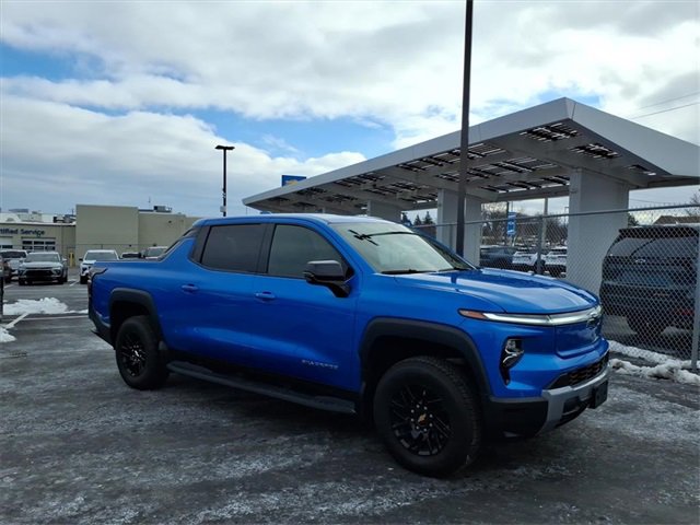 2025 Chevrolet Silverado EV LT's photo