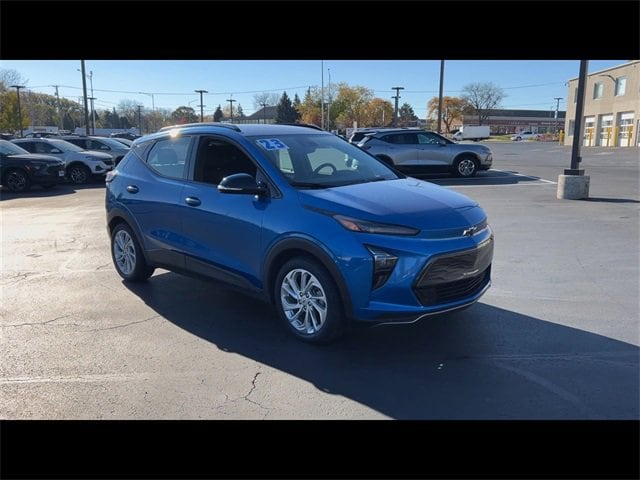 Used 2023 Chevrolet Bolt EUV LT with VIN 1G1FY6S01P4124437 for sale in Frankfort, IL