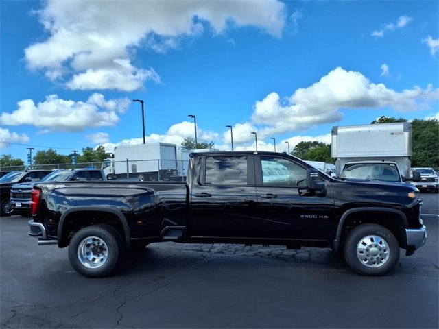 2026 Chevrolet Silverado 3500HD LT photo 2