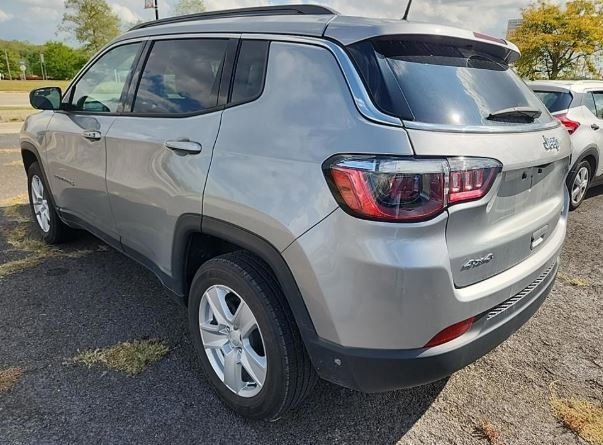 2022 Jeep Compass Latitude photo 2