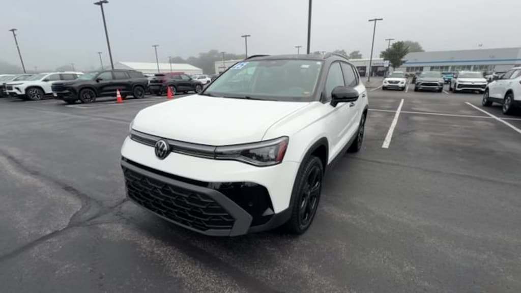 Used 2025 Volkswagen Taos SE Black SUV