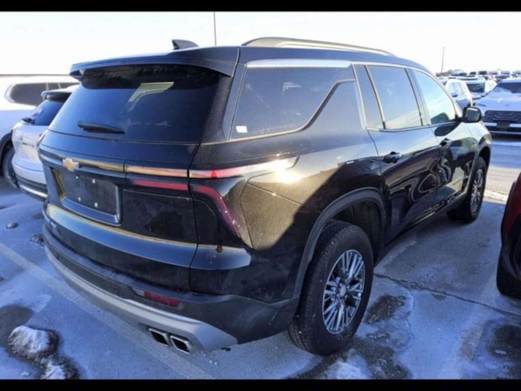Used 2025 Chevrolet Traverse LT SUV