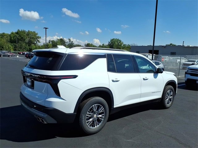 2025 Chevrolet Traverse photo 3