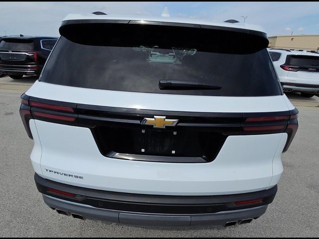 2025 Chevrolet Traverse photo 2