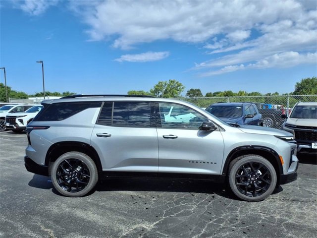 2026 Chevrolet Traverse RS photo 2