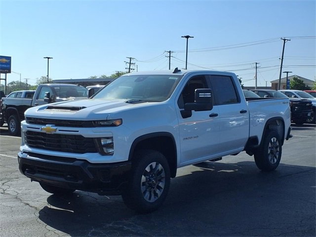 2025 Chevrolet Silverado 2500HD Custom photo 3