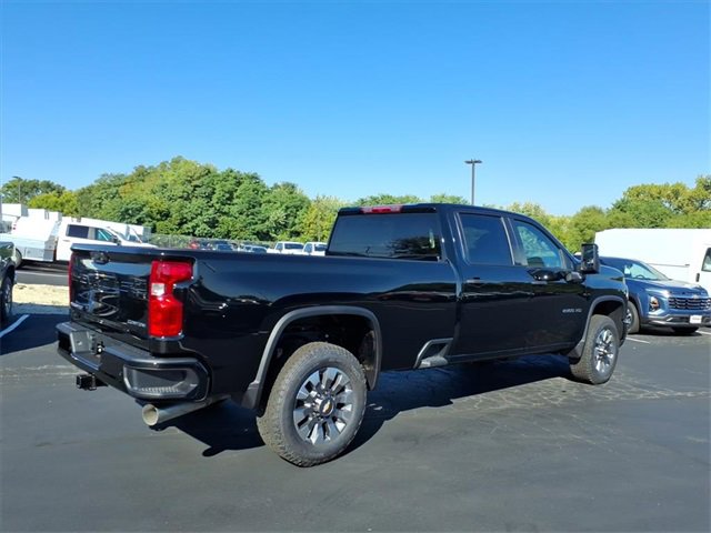2026 Chevrolet Silverado 2500HD Custom photo 3