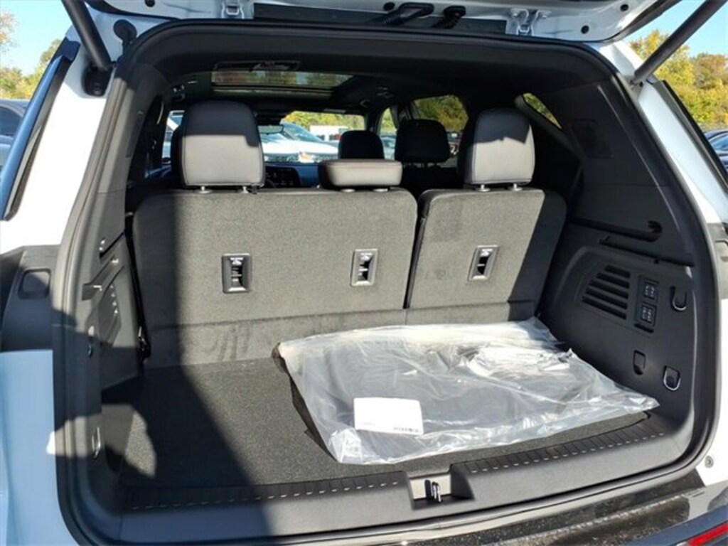 New 2026 Chevrolet Traverse High Country SUV