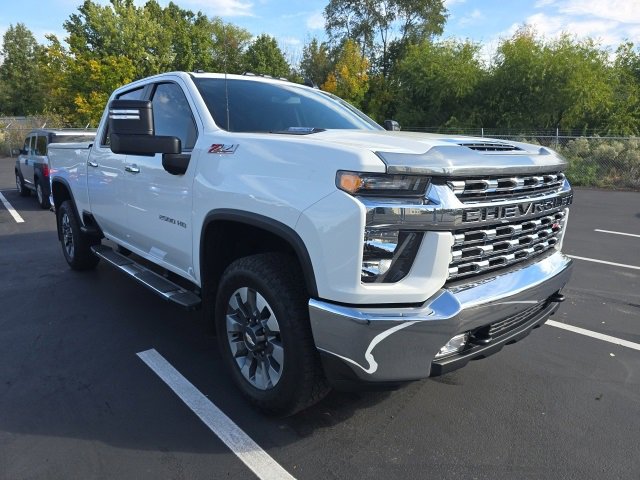 2022 Chevrolet Silverado 2500HD LT photo 3