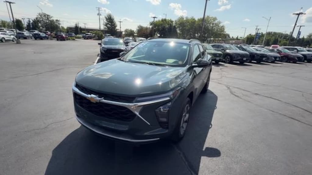 Used 2025 Chevrolet Trax LT SUV
