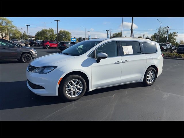 2021 Chrysler Voyager LXi photo 3