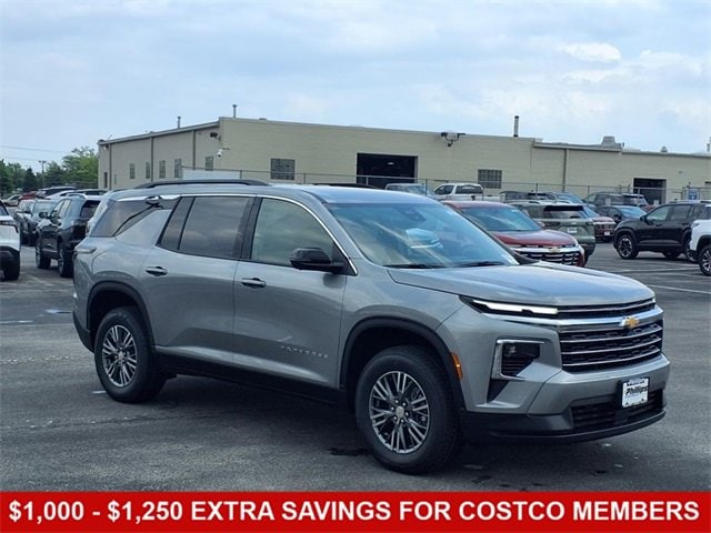 2025 Chevrolet Traverse LT's photo