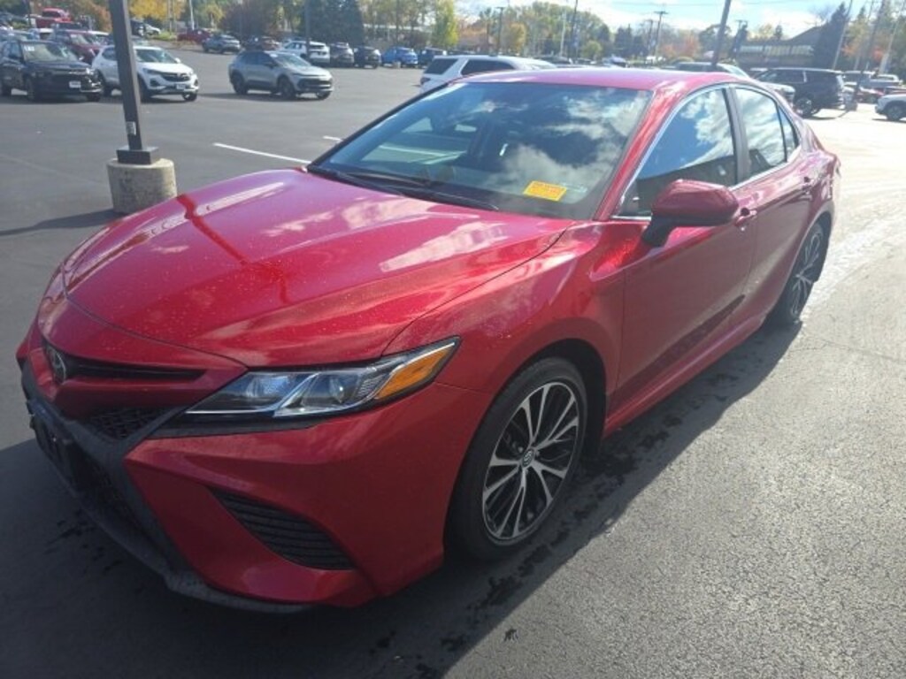Used 2019 Toyota Camry SE Sedan