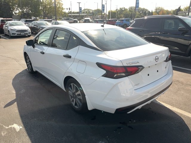 2024 Nissan Versa 1.6 S photo 2