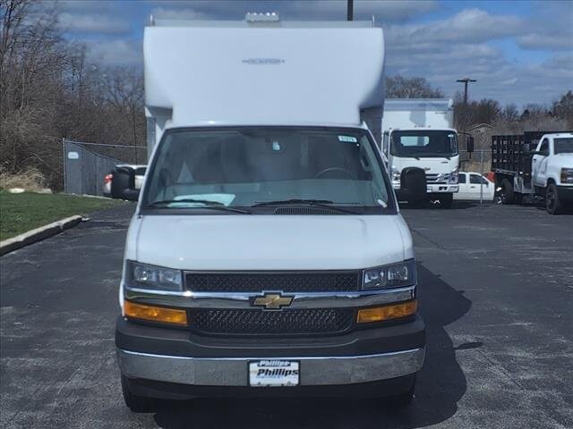 2025 Chevrolet Express 3500 Cutaway Van photo 2