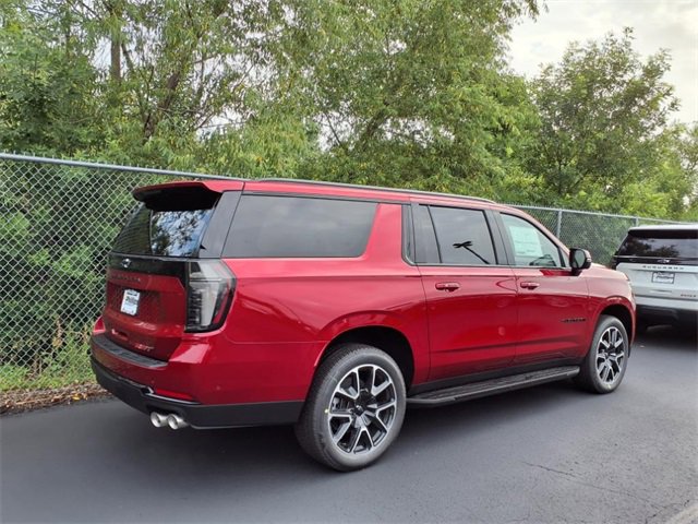 2025 Chevrolet Suburban RST photo 3