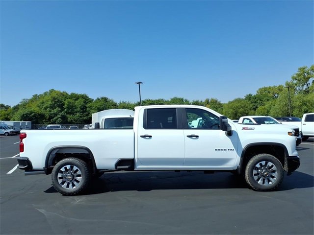 2026 Chevrolet Silverado 2500HD Custom photo 2
