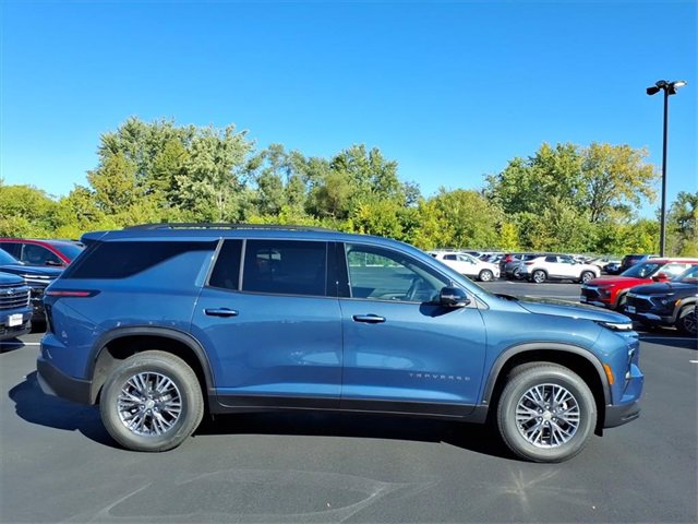 2026 Chevrolet Traverse photo 2