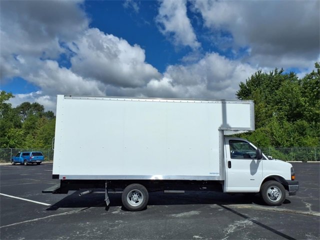 2025 Chevrolet Express 3500 Cutaway Van photo 2