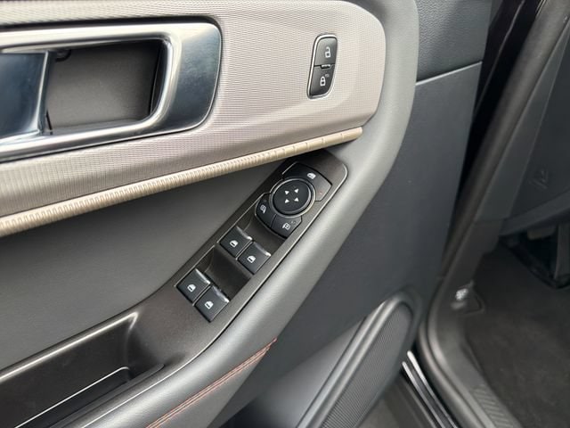 2025 Ford Explorer Active - Photo 11