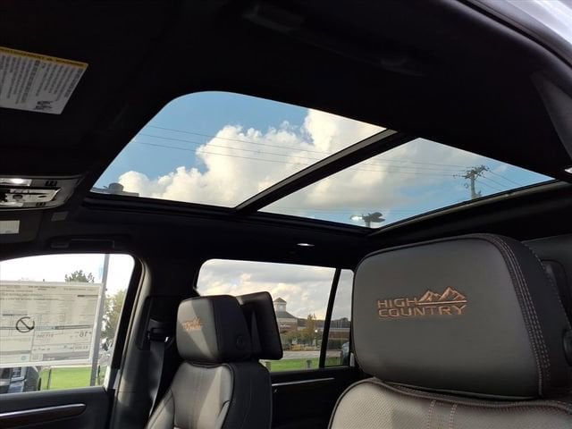 2026 Chevrolet Suburban High Country - Photo 8
