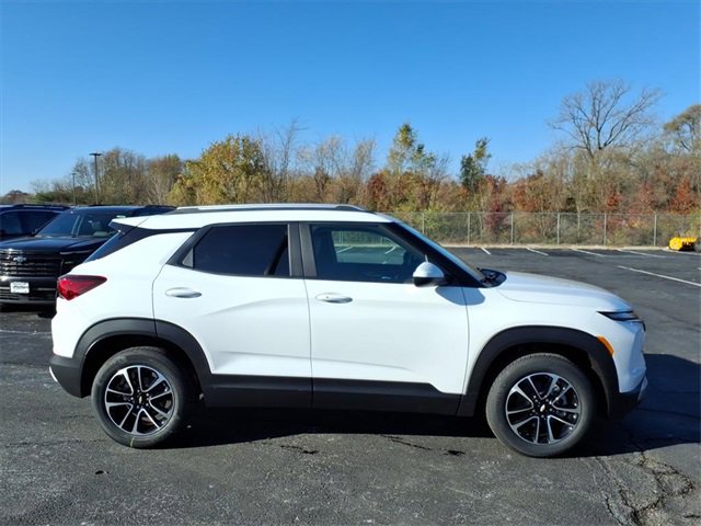 2026 Chevrolet Trailblazer LT photo 2