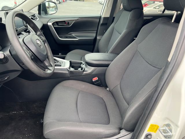 2021 Toyota RAV4 LE - Photo 9